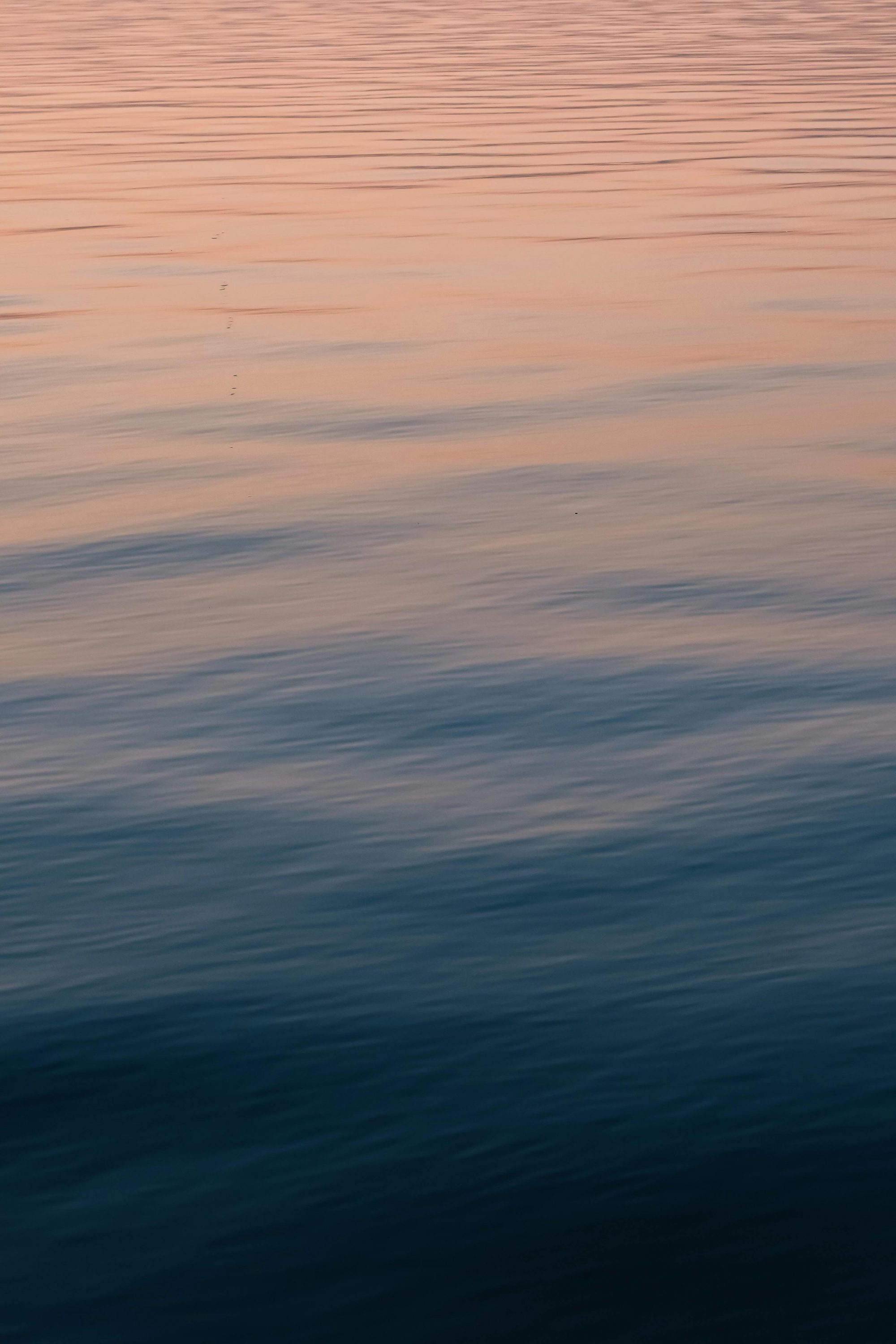 Stilles Wasser als Symbol für Klarheit.